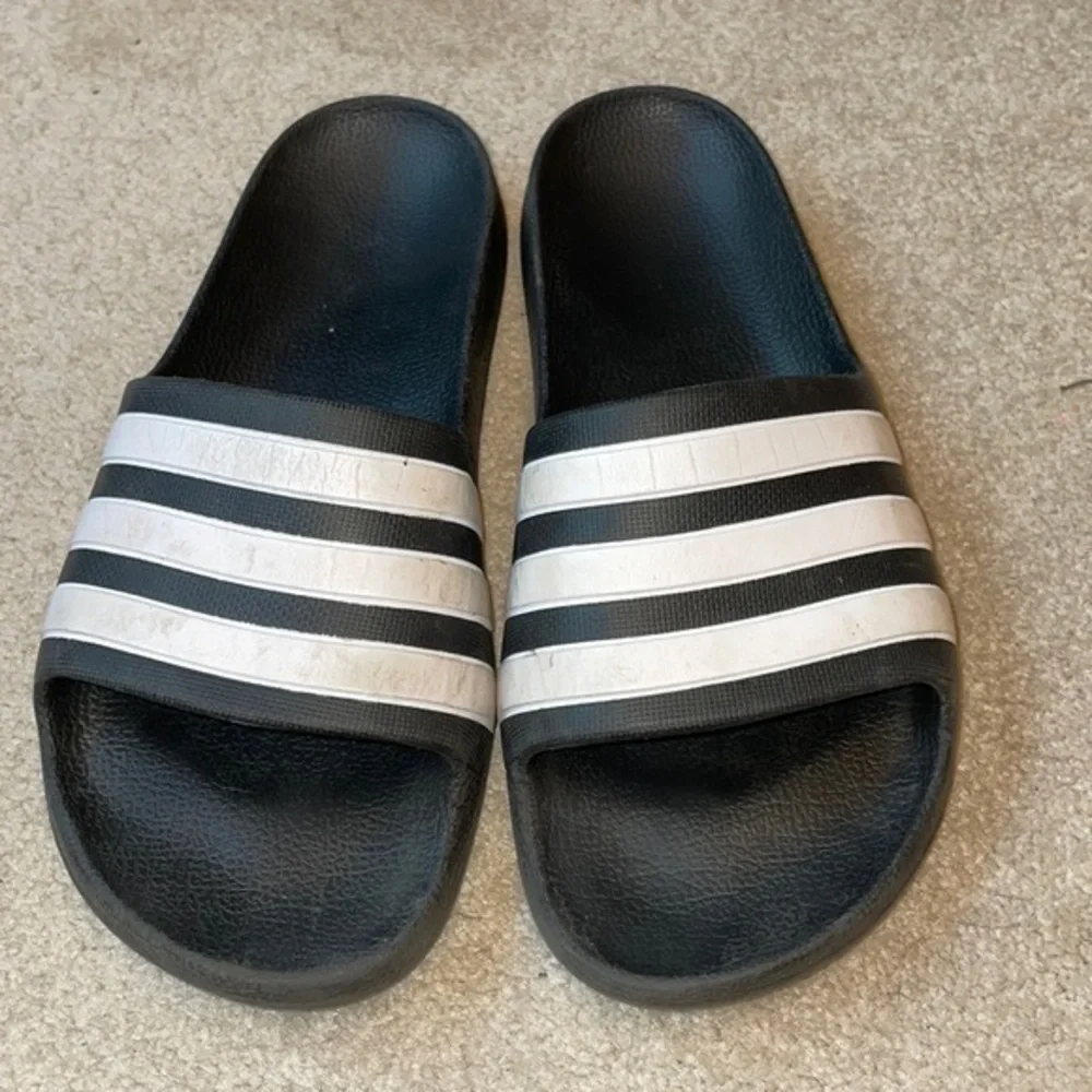 🌹 Adidas black and white slides 0419702005.
